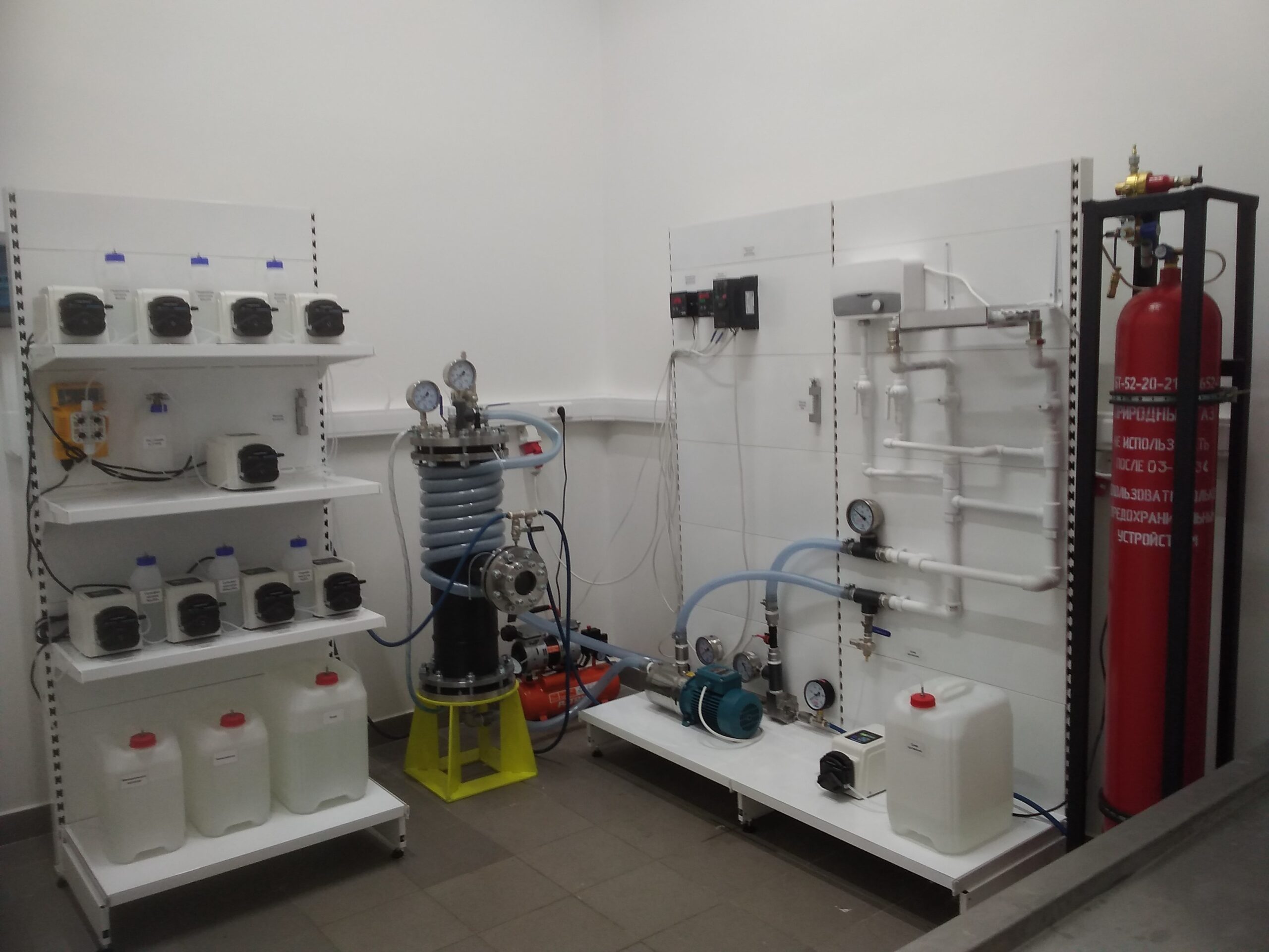 Опытная установка с трубным биореактором для синтеза биопротеина